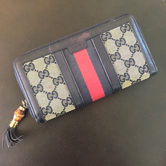 Gucci Handbags - Gucci Wallet